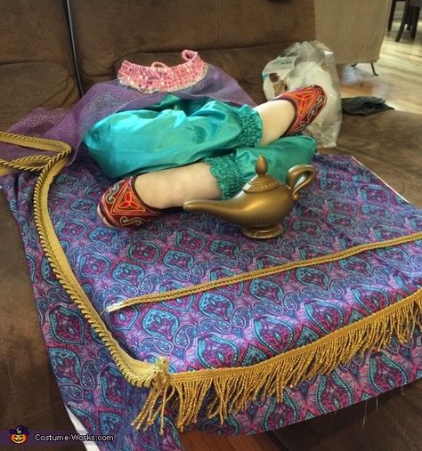 Audrey: Who wouldn't want to go on a magic carpet ride?! When my 5 year old daughter, Sophie, told me she wanted to be a genie, I knew I had to... Illusion Costumes, Genie Costume, Aladdin Costume, Magic Carpet Ride, Halloween Costumes 2016, Disney Dress Up, Clever Halloween Costumes, Homemade Costume, Costume Works