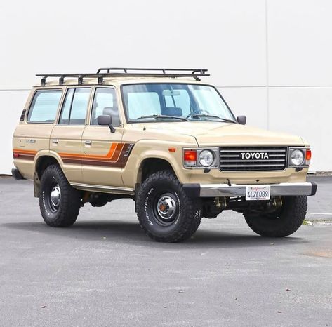 Toyota Freaks ® on Instagram: “Thanks for Sharing: @clubtoyotasamuray ———————————————— DM or tag to get featured and don't forget to FOLLOW!! Gear for SALE! Link in Bio…” Fj62 Toyota Land Cruiser, Planes Trains Automobiles, Classic Jeeps, Adventure Car, Cars Room, Toyota 4, Overland Vehicles, Golden Oldies, Car Inspiration