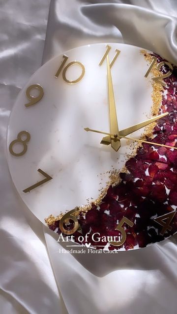 Simple Resin Clock Ideas, Resin Crafts Ideas, Resin Table Clock, Chocolate Caramel Slice, Resin Art Canvas, Diy Canvas Art Easy, Resin Wall Clock, Resin Clock, River Tables