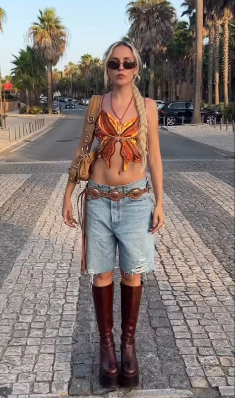 Festival Inspo, Daisy Dukes, Festival Outfits, Brown Boots, Cute Tops, Festival, Boots