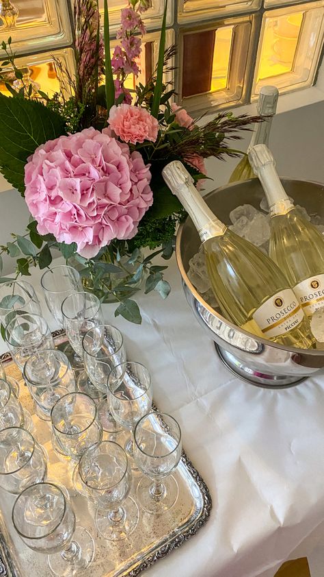 Spring Graduation Party, Student Fest, Champagne Graduation, Rdh Graduation, Graduation Party Planning, Graduation 2024, Summer Brunch, Champagne Party, Party Aesthetic