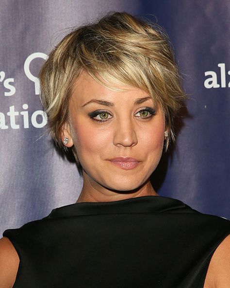 How To Style Short Hair, Growing Out Hair, Style Short Hair, Color Rubio, Kaley Cuoco Short Hair, Girls Short Haircuts, Growing Out Short Hair Styles, Girl Haircuts, Kaley Cuoco