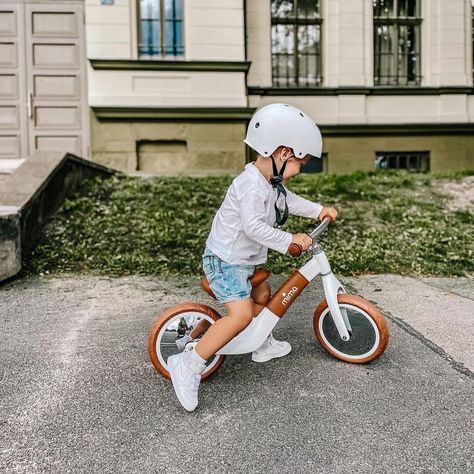 Foster independence in your little one with the mima zoom balance bike. Designed to be pedal free, it allows your child to develop essential mobility skills whilst having an adventure! Are you ready to redefine your parenting journey? ⭐️ @k.zarane #sharemymima #mimakids #mimazoom #zoombike #balancebike #kidsbike Toddler Bike, First Time Parents, Building Confidence, Tiny Hands, Luxury Baby, The Zoom, Balance Bike, Tiny Hand, Stylish Baby