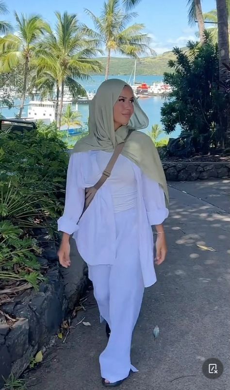 University Outfit Summer Hijab, Hijabs Holiday Outfit, Hijabi Linen Pants Outfits, Linen Pants Hijab Outfit, Halal Outfits Summer No Hijab, Dubai Modest Outfits, Vacation Hijab Outfit, Muslim Vacation Outfits, Hijabi Summer Fashion