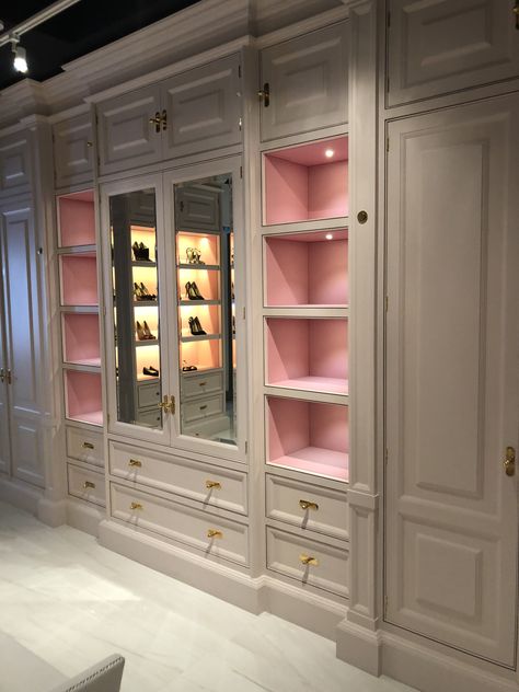 Elegant Closet Ideas, Couple Closet Ideas, Closet Design Bedroom, Old Money Closet, Bedroom Master Ideas, Bedroom Ideas Small Room, Wall Decoration Ideas Bedroom, Giant Closet, Trend Bedroom