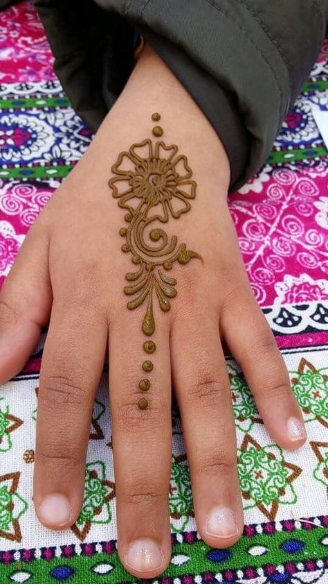 Lovely Tattoo, Small Henna Designs, Hand Henna Designs, Cute Henna Designs, Cute Henna Tattoos, Small Henna, Henna Inspired Tattoos, Cute Henna, Henna Designs For Kids