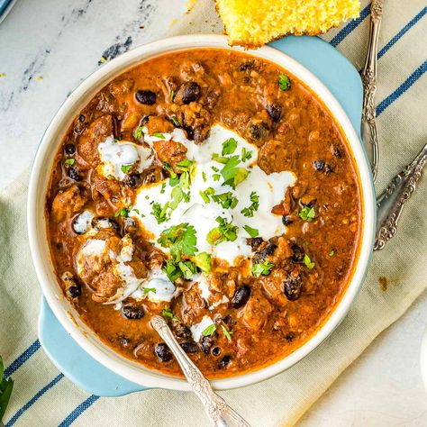 Black Bean and Pork Chili Pork And Black Bean Chili, Pork And Black Beans Recipe, Ground Pork Chili, Summer Dinner Recipes Grill, Chili Recipe With Black Beans, Classic Chili Recipe, Pork Chili, Favorite Chili Recipe, Black Bean Recipes