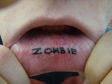 Siick Lip Tattoos, Piercings And Tattoos, Dope Tattoos, Gorillaz, Body Mods, Pretty Tattoos, Cute Tattoos, Walking Dead, Tattoo Inspo