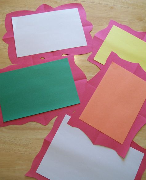 Symmetrical paper frames for children's art...fold construction paper in fourths and cut a fancy edge. Paper Picture Frames, Paper Projects Diy, 3rd Grade Art, Elementary Art Projects, Homeschool Art, Children's Art, Construction Paper, Paper Frames, Preschool Art