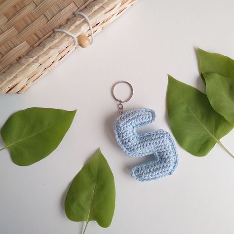 Crochet keychain letter S Small Crochet Keychain, Name Crochet, Crochet Keychains, Crochet Letters, Small Crochet, Crochet Keychain, Letter S, Key Chain, Keychains