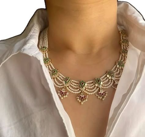 Desi Jewellery, Vintage Indian Jewelry, Desi Jewelry, Neck Pieces Jewelry, Choker Necklace Designs, Fancy Jewelry Necklace, Pearl Jewelry Design, Jewelry Set Design, Pearl Necklace Designs