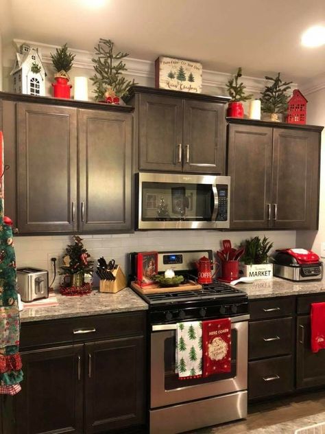 Easy Diy Christmas Decor, Diy Christmas Decor Ideas, Christmas Decorations Apartment, Diy Christmas Decor, Cozy Christmas Decor, Christmas Apartment, Christmas Decor Inspiration, Christmas Kitchen Decor, Christmas Themes Decorations