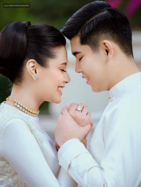 Myanmar Pre Wedding, Wedding Photos Myanmar, Myanmar Wedding Couple, Myanmar Wedding Photo Ideas, Myanmar Wedding Photos Poses, Myanmar Wedding Photo Ideas Couple, Myanmar Weeding Couple, Myanmar Pre Wedding Photo, Myanmar Weeding Photo