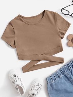 everyone Cute Crop Tops Aesthetic, Korean Tops Outfits, Shein Tops Shirts, Tops For Teenage Girl, Croptop Aesthetic Outfit, Crop Tops Aesthetic, Girls T Shirts, Girls Crop Tops, Top Shein