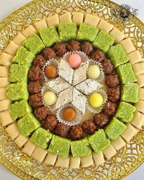 Wedding Gift Hampers, Wedding Platters, Thali Decoration, Dinner Decor, Wedding Sweets, Wedding Planning Decor, Diwali Decor, Wedding Dessert Table, Wedding Lanterns