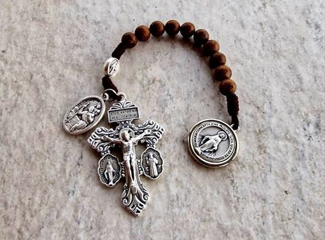 Saint Christopher Pocket Chaplet, Pardon Cross Rosary, Miraculous Rosary, One Decade Rosary - Etsy One Decade Rosary, Handmade Rosary, Cross Rosary, Diy Bracelets Tutorials, Decade Rosary, Saint Christopher, Metal Cross, Rosary Catholic, Catholic Art