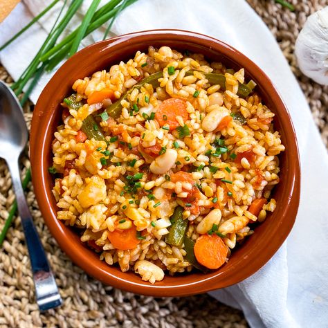 A Vegetable Rice SO GOOD it Can Be A Main Course Spanish Seafood Paella, Spanish Vegetables, Garlic Zucchini, Paella Recipe Seafood, Seafood Paella, Paella Recipe, Spanish Recipes, Seafood Stew, Vegetable Rice