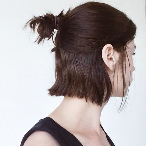 Half Bun for Short Hair via Half Bun Hairstyles, Girly Hairstyles, A Pony, Penteado Cabelo Curto, Hair Envy, Santa Clara, Messy Hairstyles, Womens Haircuts, Bun Hairstyles