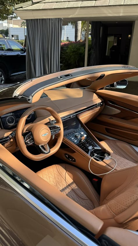 Bentley Car Interior, Bentley Interior, Porsche Luxury, Mustang Interior, Truck Rims, Cool Car Accessories, Lux Cars, Girl Lifestyle, Rich Girl Lifestyle