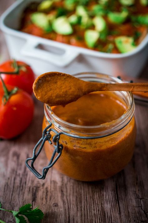 Quick Homemade Enchilada Sauce - a simple blender recipe using simply pantry ingredients with no cooking required! This flavorful sauce comes together in five minutes flat! #enchiladasauce #enchilada #blendersauce #sauce #mexicansauce #enchiladarecipe Best Enchilada Sauce, Enchilada Pie, Enchilada Sauce Easy, Easy Enchilada Recipe, Enchiladas Healthy, Feasting At Home, Recipes With Enchilada Sauce, Easy Enchiladas, Homemade Enchilada Sauce