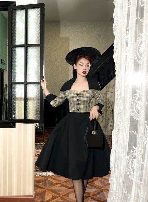 2022 50s 60s Outfits For Women, Vintage Outfits Classy 1950s, 1950 Fashion Women, Retro Glamour Dress To Impress, Retro Style Dress To Impress, Vintage Outfits Classy Retro, 19s Fashion, Classy Vintage Outfits, Shu Itsuki