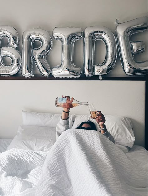 Bride Balloons Above Bed, Bride Bachelorette Photoshoot, Bride Balloons Bachelorette Parties, Bride Bed Bachelorette, Bride Balloon Decoration, Bachelorette Hotel Decor, Bachelorette Bride Room Decor, Bride On Bachelorette Party, Bachelorette Bedroom Decor