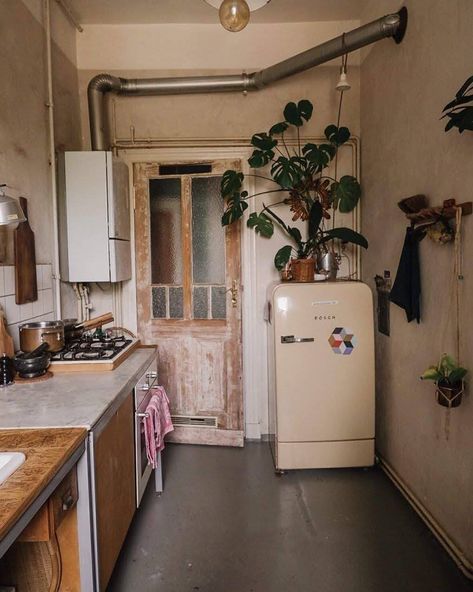 Tiny Fridge, Small Fridge, Small Fridges, Kitchen Decor Apartment, Front Rooms, Vintage Bulb, Future Apartment, Dream Apartment, Humble Abode