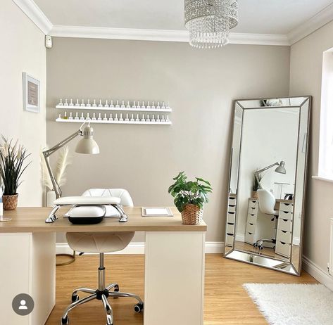 Desk For Nails, Nail Salon Minimalist, Nail Salon Ideas Small Spaces, Minimalist Nail Salon Interior Design, Mini Nail Salon Ideas, Nail Salon Decor Minimalist, Nail Salon Ideas At Home, Small Nail And Lash Salon Ideas, Nail Salon Inspo Decor