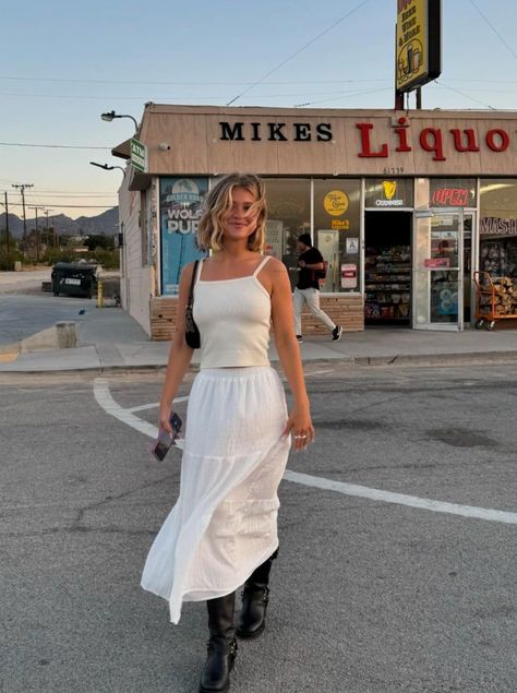 Maxi Skirt Casual, Desert Outfit, Stop Obsessing, Dresses With Cowboy Boots, Desert Chic, Boho Maxi Skirt, Long Flowy Skirt, Maxi Skirt Outfits, Skirt Casual