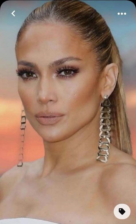 Nails For Black Skin, Nails On Black Skin, Jlo Makeup, Jennifer Lopez Makeup, Jlo Hair, Nails For Wedding, Jennifer Lopez Hair, Yellow Makeup, Best Natural Makeup