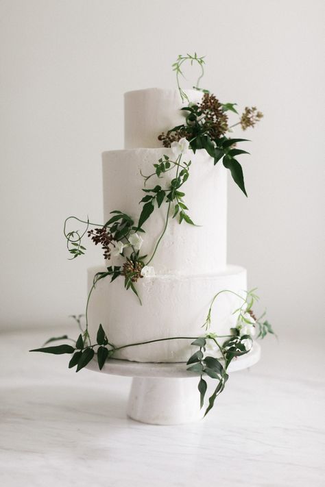 Simple and elegant! A classic cake can still make a strong statement. Wedding Cake Greenery, Wedding Bakery, Beautiful Wedding Reception, Beach Wedding Reception, Simple Wedding Cake, Modern Wedding Cake, Classic Cake, Elegant Wedding Cakes, Wedding Cakes With Flowers