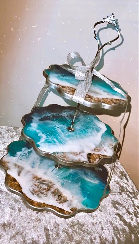 Resin Sea Cake Stand Resin Cake Stand, Diy Resin Wall Art, Resin Sea, Sea Cake, Sea Cakes, Resin Wall Art, Resin Ideas, Resin Design, Diy Resin