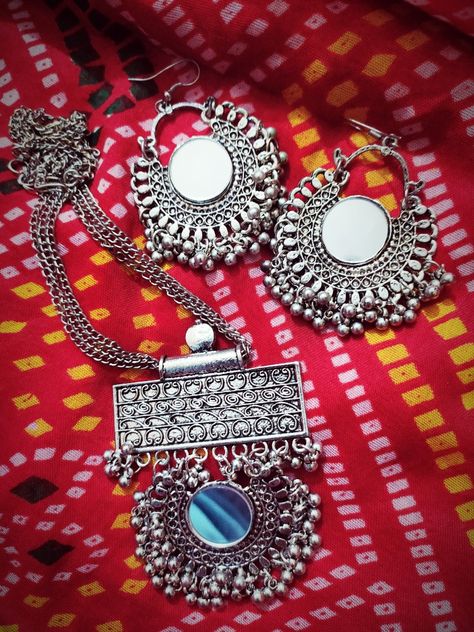 Gujrati style Gujarati Jewellery Silver, Oxidized Silver Necklace, Cool Piercings, Jewellery Silver, Silver Jewelry Handmade, Oxidized Silver, Jewelry Handmade, Piercings, Silver Jewelry