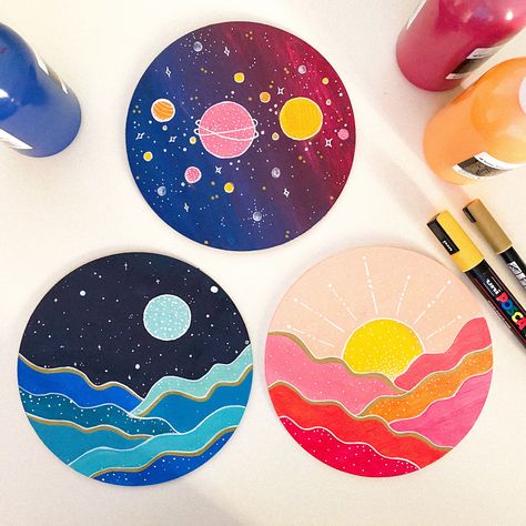 Moon And Galaxy, Cd Painting Ideas, Vinyl Record Art Ideas, Painted Records, Vinyl Paintings, Cd Wall Art, Vinyl Art Paint, Cd Painting, Record Painting