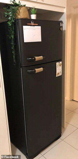 Black Fridge Kitchen Ideas, Old Fridge Makeover, Fridge Small Kitchen, Black Refrigerator Kitchen, Black Fridge Kitchen, Top Of Fridge Decor Ideas, Fridge Decoration Ideas, Top Of Fridge Decor, Boho Fridge