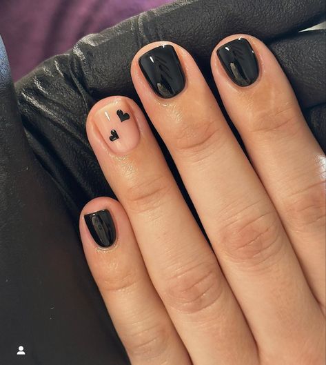 Short Nail Shellac Ideas Fall, Black Nails Shellac, Simply Short Nails Ideas, Very Short Biab Nail Designs, Short Black Biab Nails, Biab Nail Design Black, Black Shellac Nails Short, Gel Nails Ideas Short Black, Black Biab Nail Designs