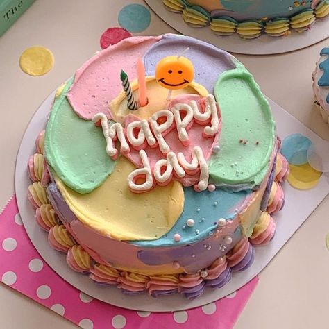 aesthetic cakes colorful cute frog smiley face pastel colors swoopy frosting lunchbox cakes Preppy Aesthetic Birthday, Aesthetic Birthday Cake, Aesthetic Birthday, Pastel Cakes, Simple Cake Designs, Simple Birthday Cake, Pretty Birthday Cakes, Cute Birthday Cakes, Just Cakes