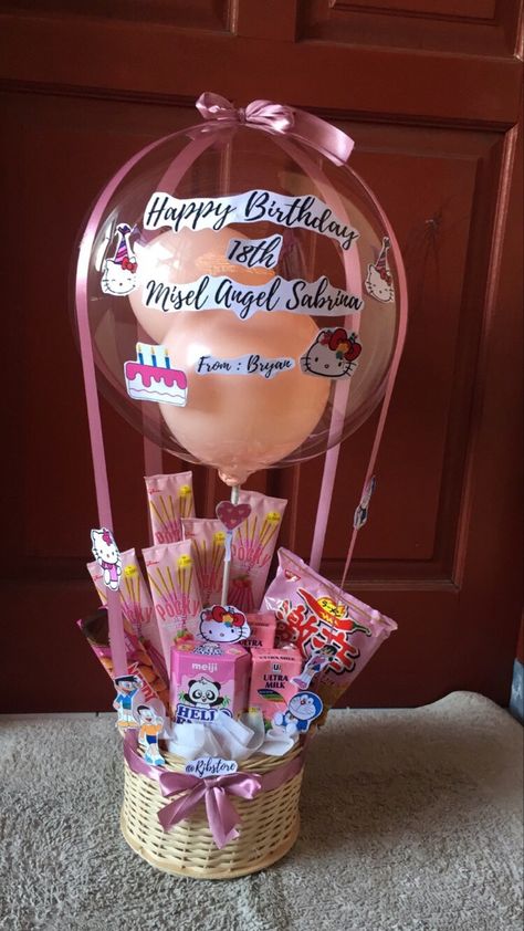 Pink with hello kitty and doraemon and frieds Snack Tart, Bucket Balon, Snack Tower, Box Snack, Cake Tower, Happy Birthday 18th, Gift Towers, Mini Gift, Snack Box