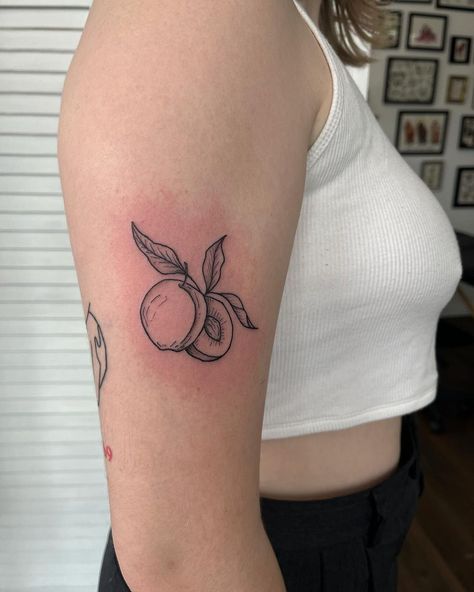 Peach Tattoo, Fruit Tattoo, P Tattoo, Single Needle Tattoo, Tattoo Portfolio, Thigh Tattoos Women, Poke Tattoo, Flower Tattoo Designs, Dope Tattoos