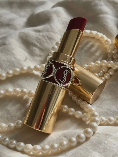 Dark Feminine Makeup Products, Ysl Lipstick Aesthetic, Yves Saint Laurent Lipstick, Ysl Lipstick, Estilo Ivy, Chique Outfits, Fancy Makeup, Dark Feminine Aesthetic, Luxury Makeup