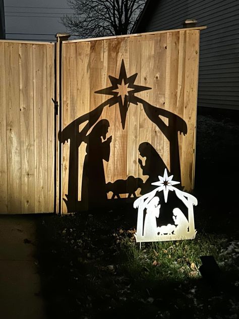 Christmas Sillhoute Outdoor, Xmas Crib Ideas, Christmas Room Design, Christmas Crib Ideas, Christmas Candle Lights, Christmas Photo Booth, Christmas Clay, Christmas Photoshoot, Office Christmas