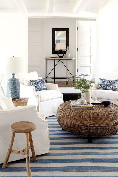 45 Beautiful Coastal Decorating Ideas For Your Inspiration - EcstasyCoffee Coastal Style Living Room, Striped Rugs, Blue And White Decor, Furnitur Ruang Keluarga, Coastal Decorating Living Room, Living Room Decorating Ideas, Coastal Interiors Design, Living Room Decorating, Coastal Living Rooms