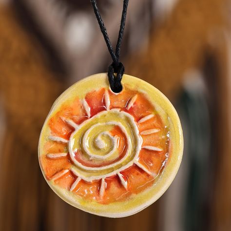 Radiant as the sun, warm as the summer and unique as the talent of artisan Arpine Matevosyan, this ceramic necklace boasts the graceful beauty of sunny days. The artisan works with delicate artistry in this design, painting the round pendant in warm hues that capture the sun's majesty. In addition, the accessory has a cotton cord. Clay Sun Catcher, Clay Pendant Necklace, Ceramic Necklace Pendant, Diy Clay Necklace, Stuff To Make With Clay, Ceramics Necklace, Ceramic Keychain, Ceramics Aesthetic, Paint Sun