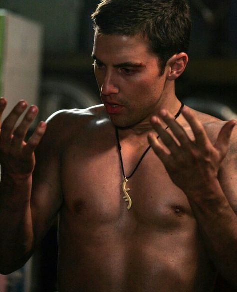 Milo Ventimiglia as Peter Petrelli in Heroes Milo Ventimiglia Shirtless, Peter Petrelli, 2000s Men, Milo Ventimiglia, Hottest Male Celebrities, Frat Boy, Just Jared, Gilmore Girls, Celebrities Male