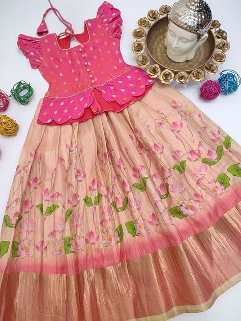 Indian Dresses For Kids, Frocks For Kids, Kids Party Wear Dresses, Kids Dress Collection, Girls Dresses Diy, Kids Blouse Designs, Kids Lehenga