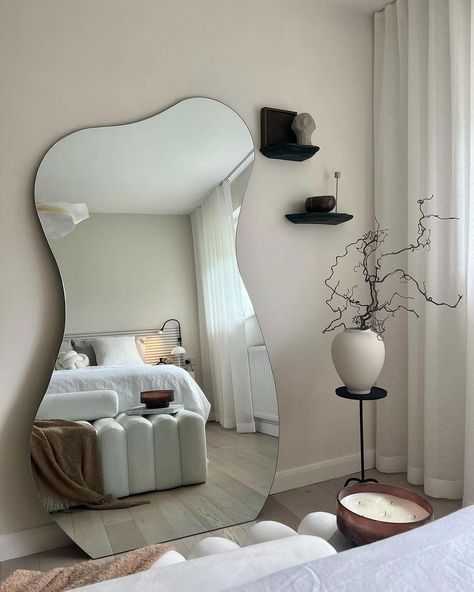 15+ Minimalist Bedroom Spaces That Are So Serene [2024] Aesthetic Room Ideas, Living Room Mirrors, Aesthetic Bedroom, Minimalist Bedroom, My New Room, Cozy Bedroom, Aesthetic Room, Contemporary Decor, Decor Interior Design