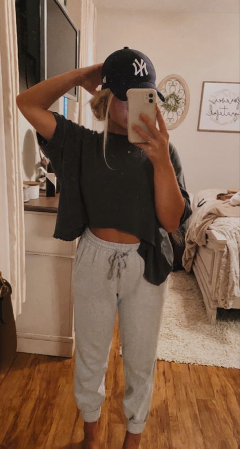 Comfy Late Night Outfits, Lazy Outfit Ideas Summer, Comfy Cute Sweatpants Outfit, Comfy Fair Outfits, Comfy Athletic Outfits Winter, Lazy Going Out Outfits, Spring Lazy Outfits, Night In Outfit Comfy, Cute But Lazy Outfits