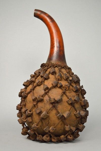 Indian Objects, African Gourd, Weird Objects, African Art Projects, African Furniture, African Love, Weird Plants, Afrikaanse Kunst, Gourds Crafts