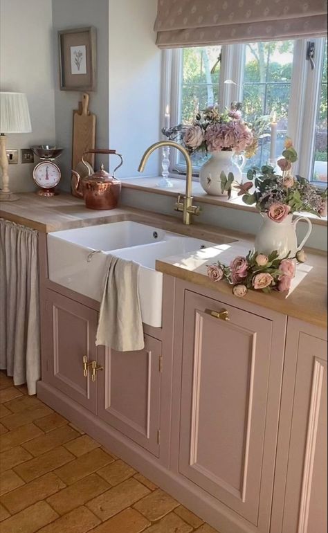 Cottage House Interior, Interior Design Per La Casa, Kraf Diy, Dream House Rooms, Pink Kitchen, Design Del Prodotto, Dream House Interior, Cottage Kitchen, Dream Rooms