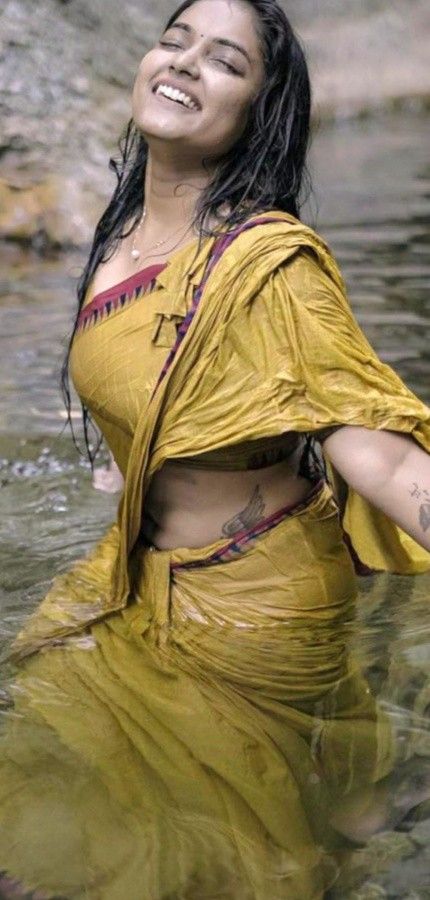 Saree Outfit, Wet Dress, Indian Photoshoot, Beautiful Photoshoot, Hot Women Dress, Beautiful Smile Women, Indian Beauty Saree, Saree